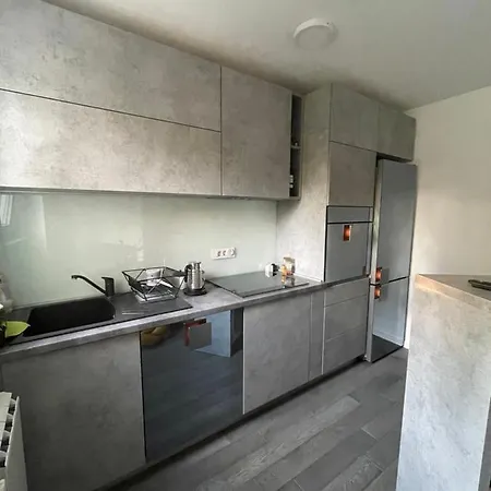 A Cozy Private At The Foot Of Apartment