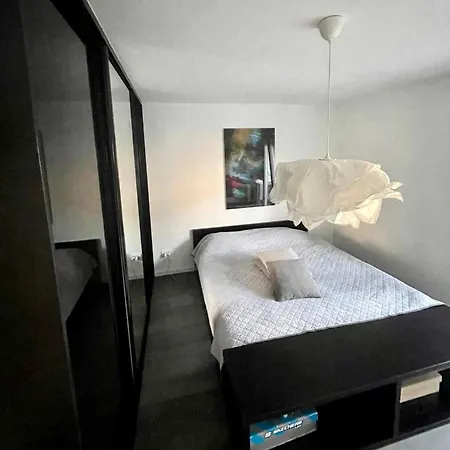 Stylish 1br With Balcony In *